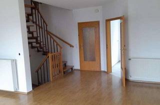 Haus kaufen in Bergstraße, 08496 Neumark, Großzügige DHH mit toller Aussicht