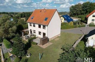 Haus kaufen in Bergstraße, 08496 Neumark, Großzügige DHH mit toller Aussicht