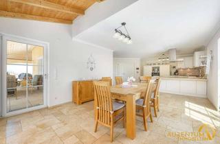 Einfamilienhaus kaufen in 93173 Wenzenbach, Modernes Einfamilienhaus mit großem Grundstück, Pool und Doppelgarage