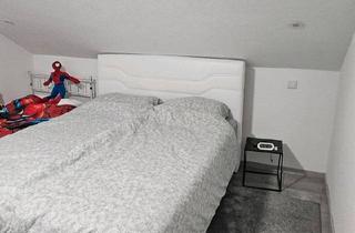Wohnung kaufen in 46535 Dinslaken, Dinslaken - Renovierte & möblierte Dachgeschosswohnung mit großem Balkon