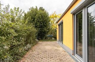 Wohnung kaufen in 91056 Erlangen, Erlangen - Ruhige 2,5-Zimmer Erdgeschoss-Terrassenwohnung mit Garten
