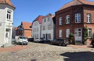 Mehrfamilienhaus kaufen in Obereiderstraße 16, 24768 Rendsburg, Vermietetes Mehrfamilienhaus mit 3 Wohnungen und kleinem Laden im historischen Stadtteil Neuwerk
