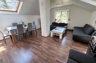 Wohnung kaufen in 72458 Albstadt, Lichtdurchflutete Dachgeschosswohnung mit Stil & großem Garten
