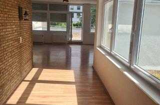 Wohnung mieten in Bahnhofstraße 96, 75417 Mühlacker, Großzügige, renovierte 4 Zimmer-Wohnung mit großer Dachterrasse