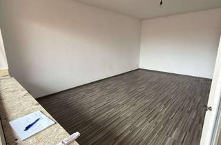 Wohnung mieten in Bielfeldtweg, 21682 Stade, Frisch renovierte 2-Zimmer-Wohnung mit Balkon, Stellplatz, Fahrstuhl – ruhig und zentral