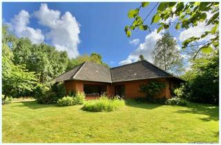 Haus kaufen in 25856 Hattstedt, Komfortabler Winkelbungalow mit Sanierungsstau auf großem Gartengrundstück wenige Minuten zur Stadt!