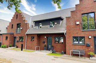Anlageobjekt in 25451 Quickborn, SCHWIND IMMOBILIEN - modern gestaltes und energieeffizientes Reihenhaus im Grünen