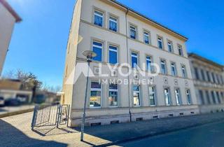 Mehrfamilienhaus kaufen in 06449 Aschersleben, Vollvermietetes Mehrfamilienhaus mit acht Wohneinheiten, Stellplätzen und Garagen!