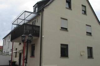 Mehrfamilienhaus kaufen in 97493 Bergrheinfeld, Bergrheinfeld - Dreifamilienhaus auf teilbarem Grundstück mit bebaubarer Teilfläche für ein weiteres Wohnhaus.Mögliche Jahresmieteinnahme 16.320,00 ? in Bergrheinfeld