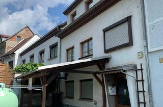 Reihenhaus kaufen in 08412 Werdau, Werdau - Geräumiges, 9-Zimmer-Reihenhaus in Werdau ohne Marklergebühr