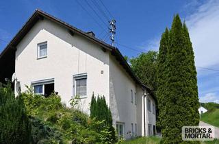 Einfamilienhaus kaufen in 87757 Kirchheim, Freistehendes Einfamilienhaus mit umfassendem Renovierungsbedarf