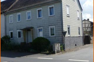 Doppelhaushälfte kaufen in 36396 Steinau, Doppelhaushälfte am Rande der Steinauer Innenstadt mit div. Nebengebäuden, Hoffläche, kleinem Garten
