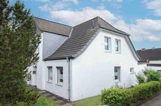 Anlageobjekt in 23701 Eutin, Sofort wohlfühlen: 7-Zi.-EFH mit ELW und Garten, 2 Garagen und Freistellplatz in Eutin