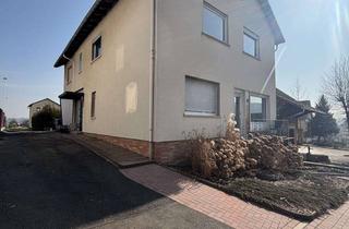 Wohnung mieten in Friedewalder Straße 13, 36284 Hohenroda, 130 m² Renovierte Maisonettewohnung mit Balkon, Garten & Stellplätzen – naturnahes Zweiparteienhaus