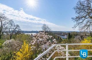 Einfamilienhaus kaufen in 24306 Plön, Plön - Einzigartiger Logenplatz in Plön! Atemberaubender Weitblick über die Stadt auf die umliegenden Seen