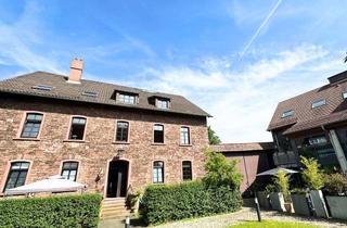 Wohnung kaufen in 63075 Rumpenheim, Historischer Flair trifft modernen Wohnkomfort – DG-Wohnung in denkmalgeschütztem Hofgut am Main