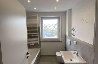 Wohnung kaufen in Leopoldstraße 41, 85399 Hallbergmoos, 4-ZKB mit Gäste WC und Balkon *Komplett saniert* Echtholzparkett, Glastüren, neues Bad, etc.