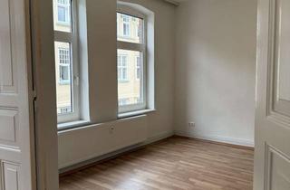 Wohnung mieten in Augustenstraße 38, 24143 Gaarden-Ost, 3-Zimmer Wohnung in zentraler Lage von Kiel Gaarden - WG Geeignet -