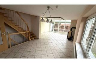 Haus kaufen in Quellenstraße 2/4, 71157 Hildrizhausen, Lichtdurchflutetes 5,5-Zimmer Reiheneckhaus mit kleinem Wintergarten und Steingarten