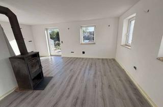 Haus mieten in 94347 Ascha, Preiswertes, vollständig renoviertes 3-Raum-Einfamilienhaus in Ascha