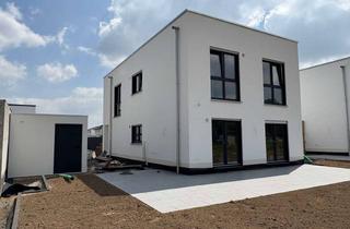 Haus mieten in Ulmenweg, 52388 Nörvenich, Erstbezug Neubau. Vicus-Quartier in Nörvenich. Garage, Carport, Küche.