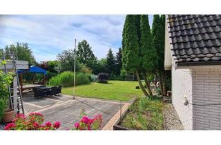 Doppelhaushälfte kaufen in 25462 Rellingen, Charmante Doppelhaushälfte mit Einliegerwohnung, Gartenidylle und Pool in Rellingen