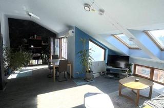 Wohnung kaufen in 75180 Pforzheim, Pforzheim - Großzügige 2-Zimmer DG-Wohnung in sehr guter Wohnlage