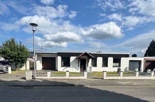 Einfamilienhaus kaufen in 52382 Niederzier, Niederzier - Toller Bungalow mit zwei Einzelgaragen, auf einem Eckgrundstück erbaut