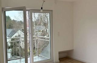 Wohnung mieten in 13467 Hermsdorf, Charmante DG-Wohnung im Grünen! *Balkon / EBK*