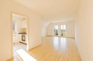 Wohnung mieten in Hutbergstraße 11c, 01454 Radeberg, renovierte 3-Raum-Wohnung mit Balkon, Dachterrasse und Einbauküche