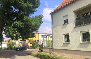 Wohnung mieten in Lange Straße 51, 01609 Röderaue, Ab September 2025: Gemütliche 2-Zimmer-Dachwohnung mit Laminatboden, sep. Küche & Badewanne