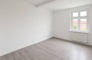 Wohnung mieten in Franz-Wessel-Straße 17, 18439 Frankenvorstadt, Frisch renovierte 2-Zimmer-Dachgeschosswohnung mit Charme