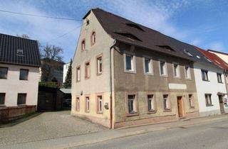 Einfamilienhaus kaufen in 09328 Lunzenau, Einfamilienhaus mit ehemaliger Gaststätte im EG und mehreren Garagen