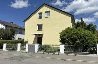Haus kaufen in 94315 Straubing, Attraktives Dreifamilienhaus mit Garagen in zentraler Lage von Straubing — Solide Kapitalanlage