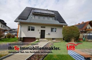 Haus kaufen in 79822 Titisee-Neustadt, Charmantes Wohnhaus mit gesicherten Mieteinnahmen