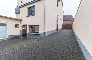 Einfamilienhaus kaufen in Grabenstraße 13, 56653 Wehr, Freistehendes Einfamilienhaus mit Einliegerwohnung und Baugrundstück
