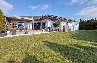 Haus kaufen in 84326 Falkenberg, Exklusives Wohnkonzept auf einer Ebene: Bungalow mit separater Einheit!
