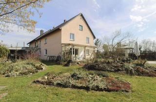 Anlageobjekt in 93142 Maxhütte-Haidhof, MFH mit 2 Einheiten und ausgebautem Dachgeschoß, großem Grundstück zur flexiblen Nutzung