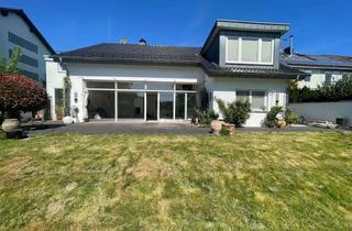 Haus kaufen in 51515 Kürten, Attraktives Wohnhaus mit komfortabler Einliegerwohnung und unverbaubarem Fernblick!