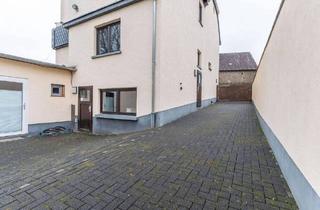 Einfamilienhaus kaufen in Grabenstraße 13, 56653 Wehr, Wehr - Freistehendes Einfamilienhaus mit Einliegerwohnung und Baugrundstück