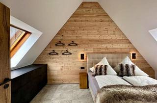 Wohnung kaufen in 88709 Meersburg, Meersburg - Exklusive möblierte Dachgeschosswohnung - Balkon, Seeblick und TG