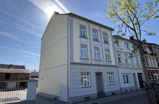 Wohnung mieten in 52249 Eschweiler, Stilvolle modernisierte Altbauwohnung mit großem Balkon & Blick auf die Inde
