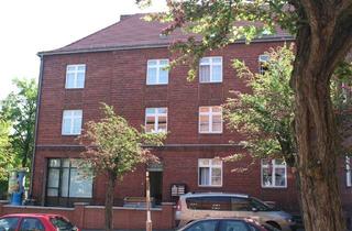 Wohnung mieten in Gerhart-Hauptmann-Straße, 15234 Lichtenberg, Kleine 3-Zimmerwohnung im Altbau mit Gartenfläche
