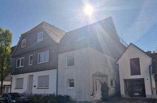 Haus kaufen in Obere Straße, 59929 Brilon, Anleger oder Selbstnutzer ! Großzügiges 3 Familienhaus mit schönem Grundstück, Balkonen und Garage !