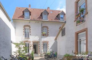 Wohnung kaufen in 76227 Durlach, KA-Durlach / 4-Zi.-DG-Whg. im ruhigen Rückgebäude eines gepflegten Altbaus / vermietet