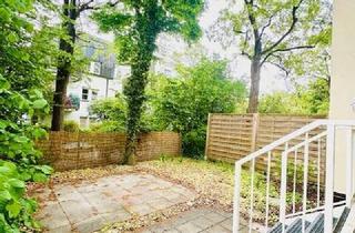 Wohnung kaufen in 82031 Grünwald, Grünwald - Wohntraum in München-Laim! 2 -Zimmer-Erdgeschoßwohnung mit zwei Gartenanteilen und schönem Grundstück