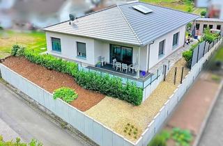 Haus kaufen in 66999 Hinterweidenthal, Modernes Wohnen auf einer Ebene – Stilvoller Bungalow in traumhafter Waldrandlage