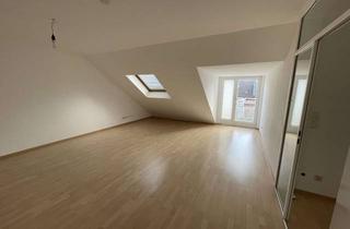 Wohnung mieten in Am Siepbach 11, 41564 Kaarst, Lichtdurchflutete 2-Zimmer-DG-Wohnung mit sanierten Bädern, Balkon und Einbauküche in Kaarst