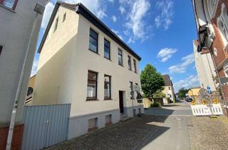 Haus kaufen in 32657 Lemgo, Top-Zweifamilienhaus mit Traumausblick und 2 Balkonen in Lemgo-City zu sofort