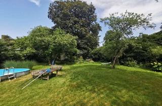 Villa kaufen in 82152 Planegg, Charmante Villa mit Pool und Parkgarten – exklusives Refugium in Toplage bei München